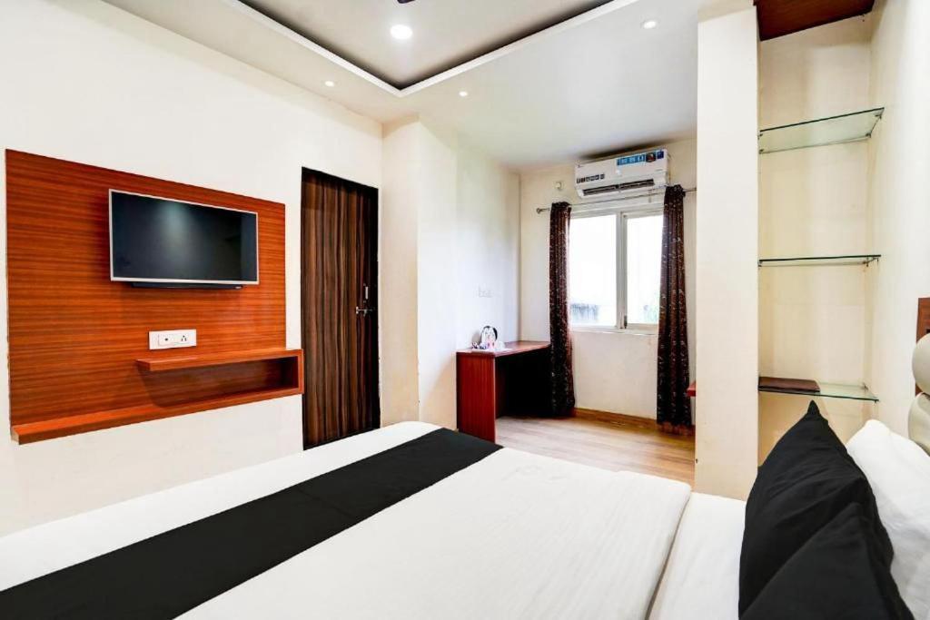 Hotel S V Grand Varanasi Exterior photo