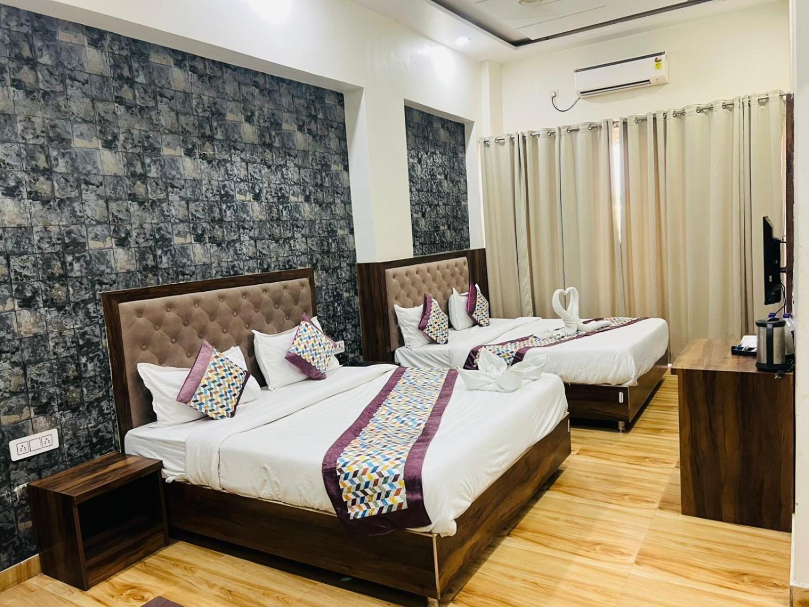 Hotel S V Grand Varanasi Exterior photo