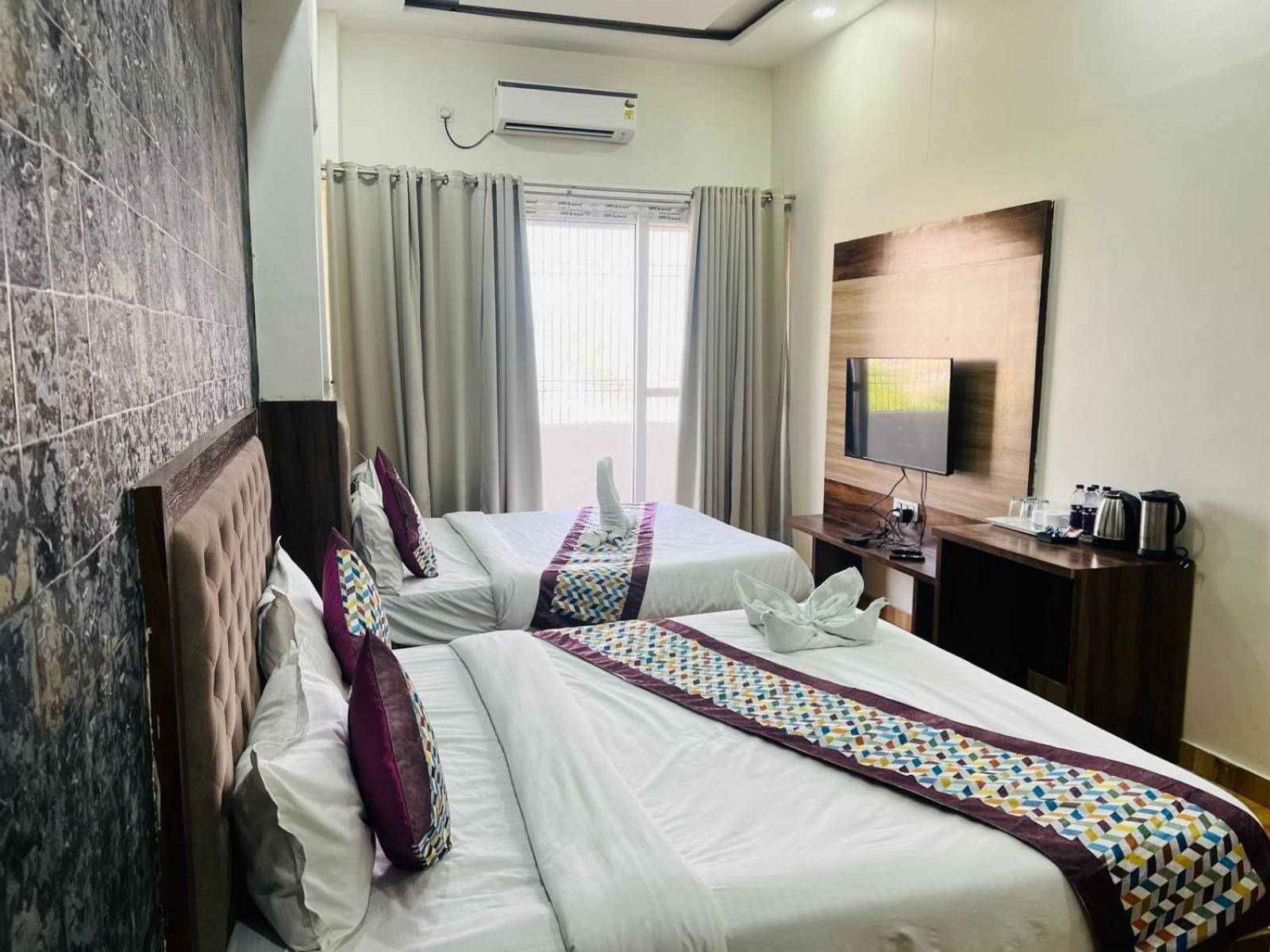 Hotel S V Grand Varanasi Exterior photo